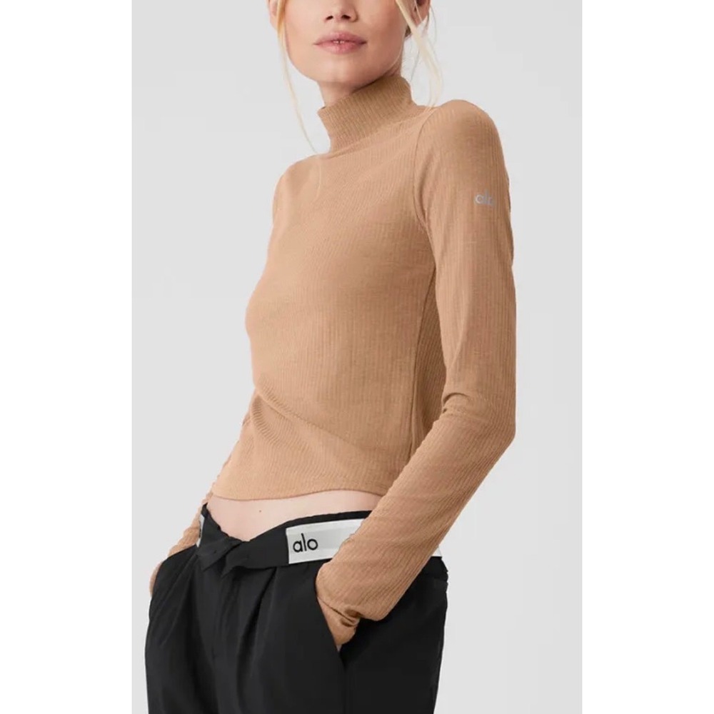 Alo Yoga Ribbed Mock Neck Long Sleeve Top Tan Camel - small